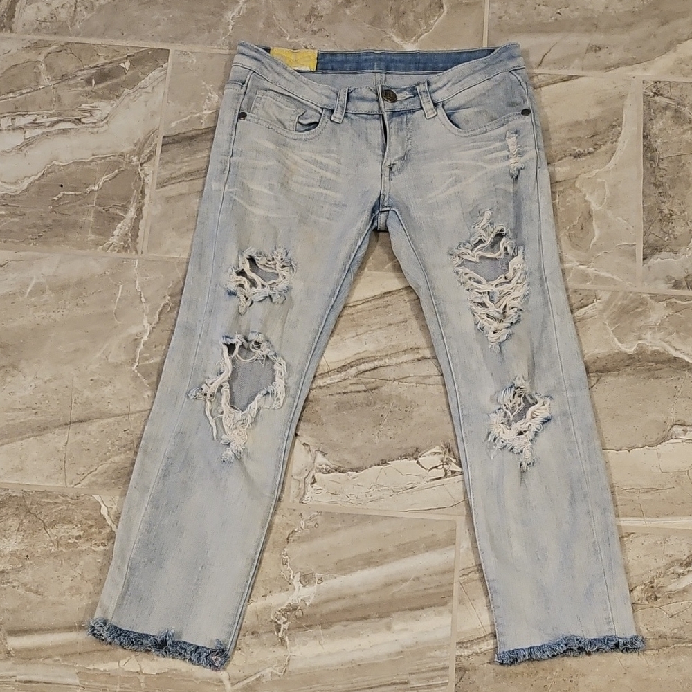Light Wash Distressed Women’s Jeans